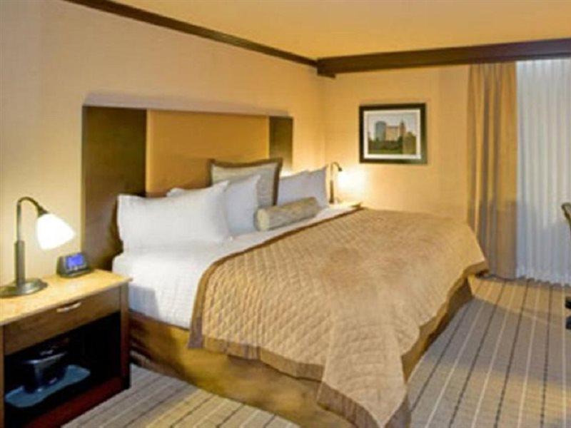 Wyndham Garden Oklahoma City Resort & Conference Hotel Near Airport, Fairgrounds Paycom & I40 Екстер'єр фото