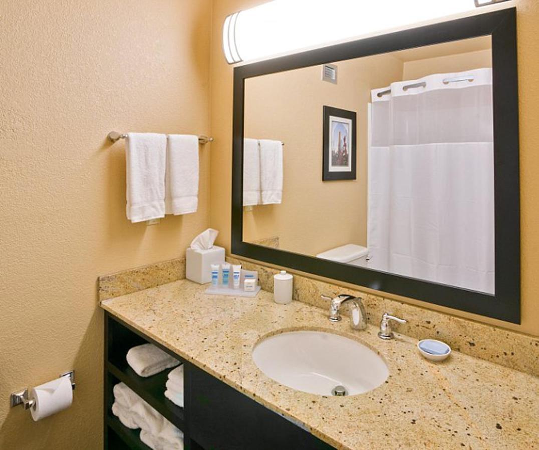 Wyndham Garden Oklahoma City Resort & Conference Hotel Near Airport, Fairgrounds Paycom & I40 Екстер'єр фото