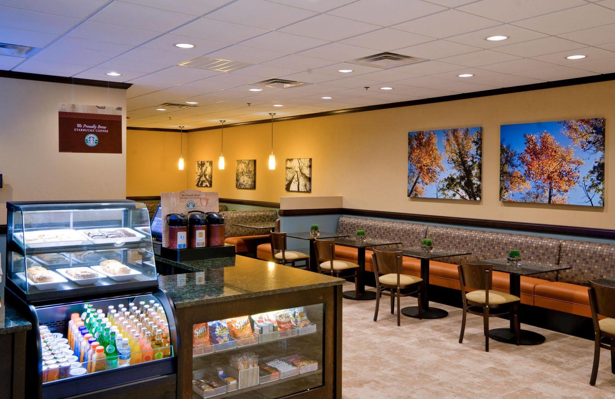 Wyndham Garden Oklahoma City Resort & Conference Hotel Near Airport, Fairgrounds Paycom & I40 Ресторан фото