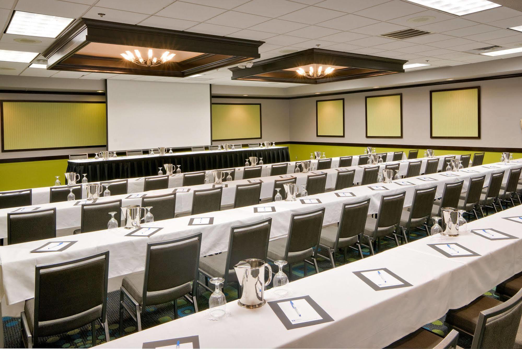 Wyndham Garden Oklahoma City Resort & Conference Hotel Near Airport, Fairgrounds Paycom & I40 Екстер'єр фото