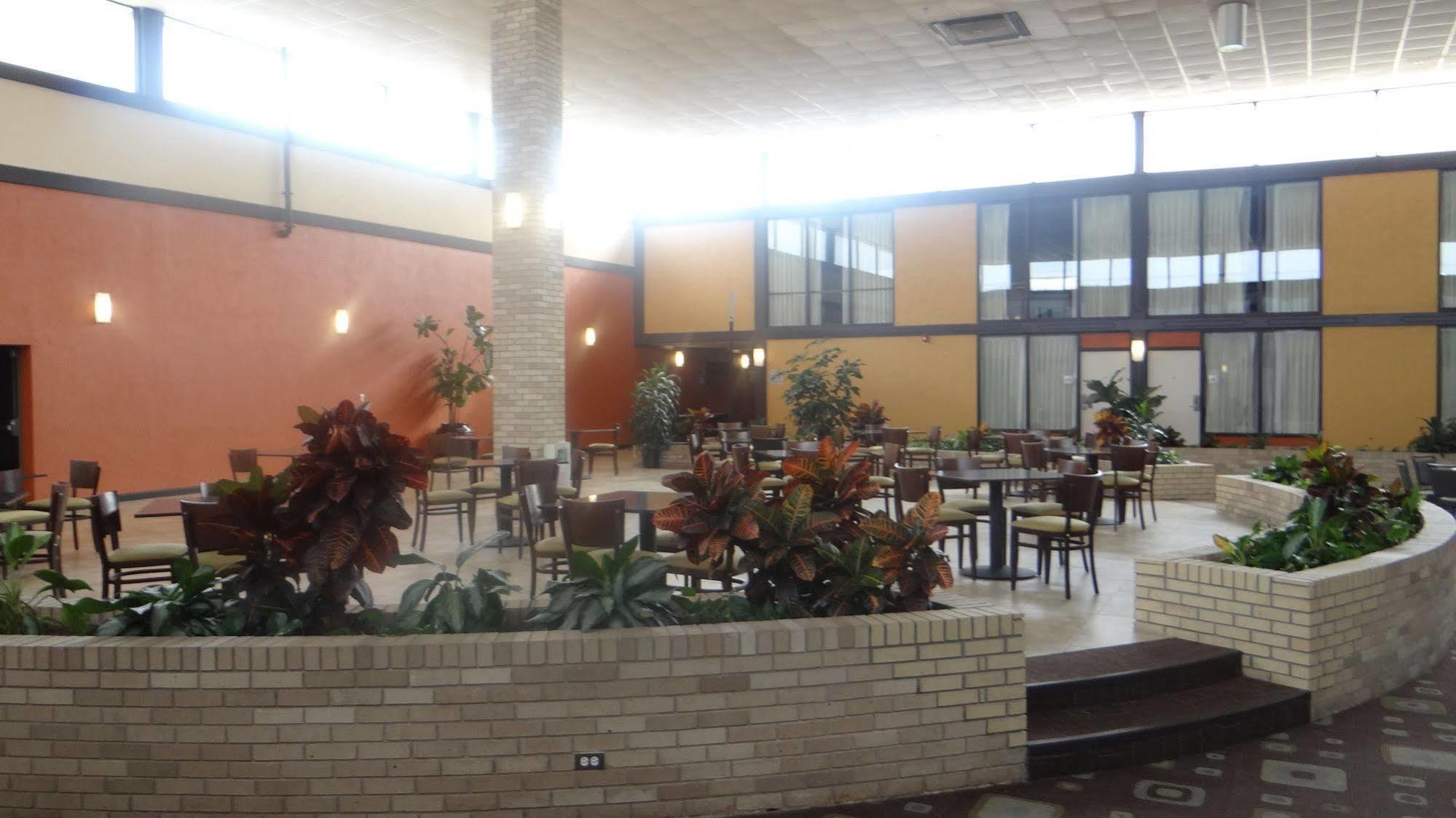 Wyndham Garden Oklahoma City Resort & Conference Hotel Near Airport, Fairgrounds Paycom & I40 Екстер'єр фото